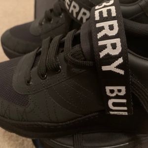 Burberry men’s stylish sneakers Euro size 40